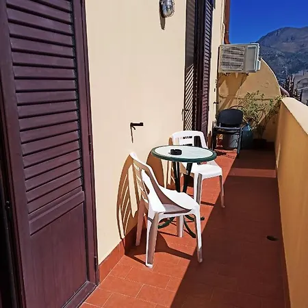 לינה וארוחת בוקר Royal