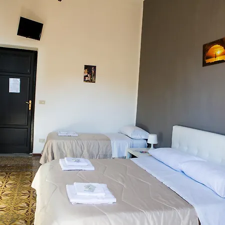 לינה וארוחת בוקר Royal 3*