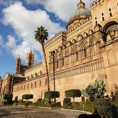 Royal לינה וארוחת בוקר